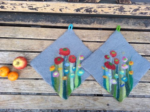 Pot Holders with grass and flowers, gray