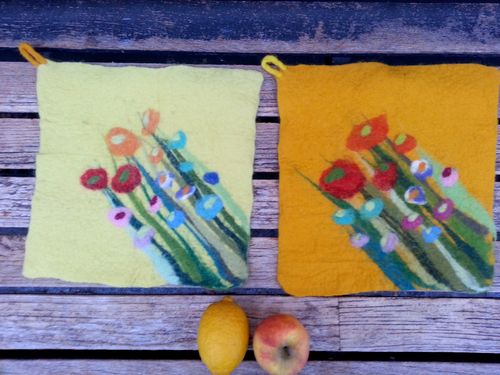 Pot Holders with grass and flowers, yellow